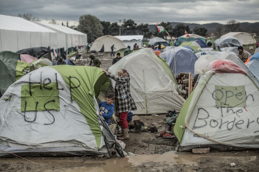 O atributo alt desta imagem está vazio. O nome do arquivo é camporefugiadogrecia_2.jpg